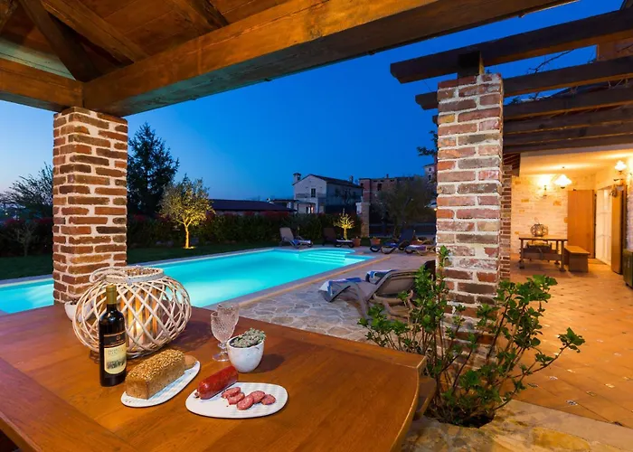 Stunning In Semesterbostad Barat (Porec)