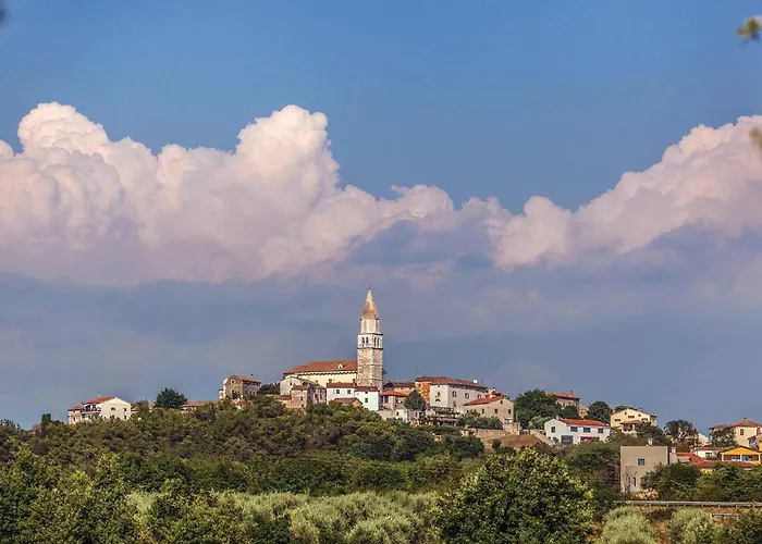 Stunning In Semesterbostad Barat (Porec)
