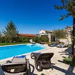 Stunning In * Barat (Porec)